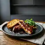 Aiguillettes de foie gras poêlées au vinaigre balsamique caramélisé