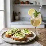 Apéritif Frais au Sureau : Cocktail et Bouchées Gourmandes