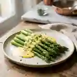Asperges Tendres et Sauce Hollandaise Veloutée