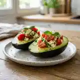 Avocat farci à la feta et tomates cerises : recette fraîche et gourmande