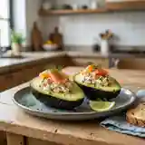 Avocat farci au saumon fumé : recette fraîche et gourmande
