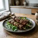 Brochettes de bœuf marinées savoureuses et faciles à préparer