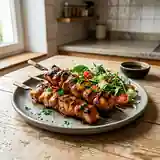 Brochettes de poitrine de poulet marinées à l'érable, savoureuses et faciles