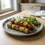 Brochettes de porc marinées à la banane caramélisée