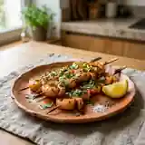 Brochettes de scampis marinés au miel et épices douces