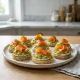 Canapés gourmands avocat et saumon fumé : apéritif frais et raffiné