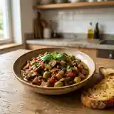 Caponata d'aubergines aux olives vertes : recette traditionnelle sicilienne savoureuse