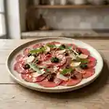 Carpaccio de bœuf fin au parmesan et tapenade maison