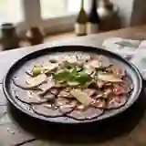 Carpaccio de bœuf soyeux, basilic et parmesan