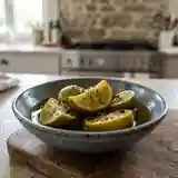 Citrons verts confits à l'huile d'olive maison : recette facile et savoureuse