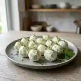 Billes de raisin au fromage frais et menthe