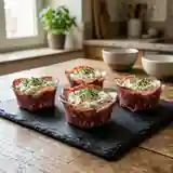 Coupelles gourmandes de saucisson au carré frais : apéritif facile et savoureux