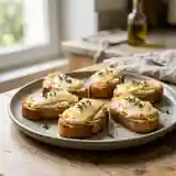 Crostini au brebis, miel et thym