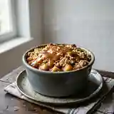 Crumble aux pommes fondantes et caramel au beurre salé maison