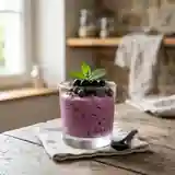 Délice gourmand au cassis : dessert fruité et rafraîchissant