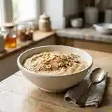 Délice gourmand au miel et noisettes en poudre : douceur et croquant