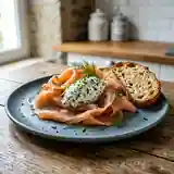Chiffonnade de saumon frais au carré herbeux