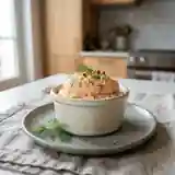 Délicieuse mousse de saumon frais à la mayonnaise citronnée