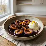 Délicieuses Prunes au Vin Rouge Épicé : Dessert Authentique et Raffiné