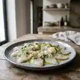 Délicieux poisson cru mariné au citron frais
