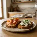Duo de saumon fumé et roquefort sur pain d'épices : entrée gourmande et raffinée