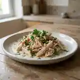 Effiloché d'espadon mariné aux saveurs méditerranéennes