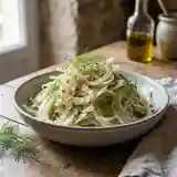 Fenouil croquant à la vinaigrette savoureuse aux anchois
