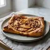 Feuilleté caramélisé aux pommes et noix : dessert croustillant et gourmand