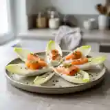 Filet de saumon fumé sur lit d'endives au boursin crémeux