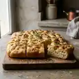 Focaccia moelleuse aux herbes et huile d'olive