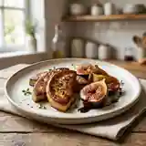 Foie gras poêlé aux figues fraîches et réduction de vinaigre balsamique