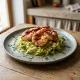 Gambas enroulées de lard, choux embeurré fondant