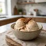Glace maison au lait parfumée à la cannelle