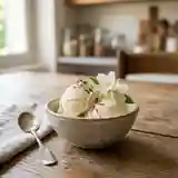 Glace maison au thé au jasmin : fraîcheur et douceur parfumée