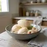Glace maison aux litchis frais et parfumés