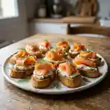 Grillettes gourmandes à la baguette, saumon fumé, aneth et carré frais