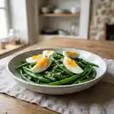 Haricots verts croquants en vinaigrette aux œufs durs