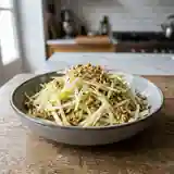 Julienne d'endives croquante aux noix et vinaigrette légère