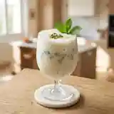 Lassi Indien Traditionnel : Boisson Rafraîchissante au Yaourt et Épices