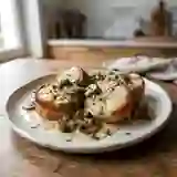 Lotte rôtie au lard et crème de champignons
