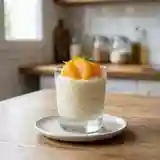 Mandarine fraîche accompagnée d'une mousse glacée onctueuse au chocolat blanc