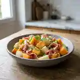 Méli-mélo de melons frais accompagné de jambon cru