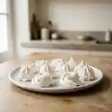 Meringues Suisses Sculptées : Douceur Légère et Artistique