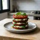 Millefeuille de tomates confites au basilic et huile d'olive