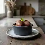 Mousse glacée au chocolat intense et onctueuse