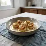 Noix de Saint-Jacques poêlées à la sauce onctueuse au Vermouth