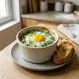 Oeufs cocotte à l'oseille fondante et crème