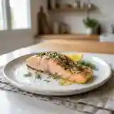 Pavé de saumon express au micro-ondes : recette rapide et savoureuse