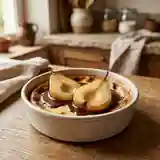 Poires façon flan gourmandes à la sauce chocolat onctueuse
