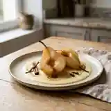 Poires fondantes aux épices douces et crème anglaise onctueuse